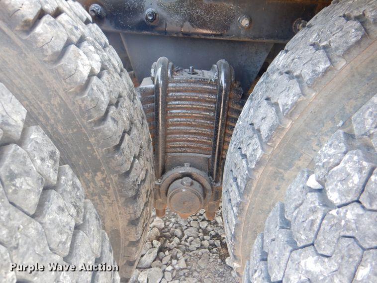 image for item HT9381 1994 Mack RD600  semi truck