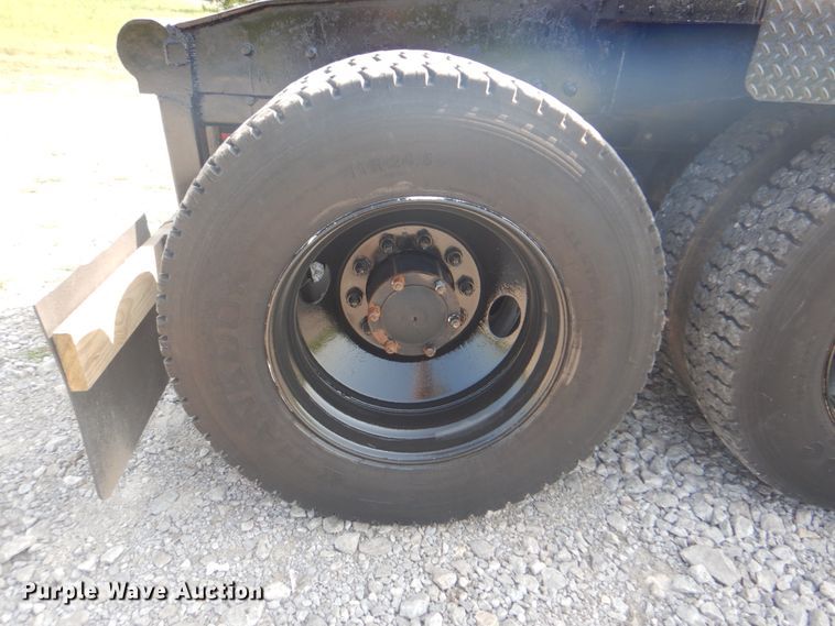 image for item HT9381 1994 Mack RD600  semi truck