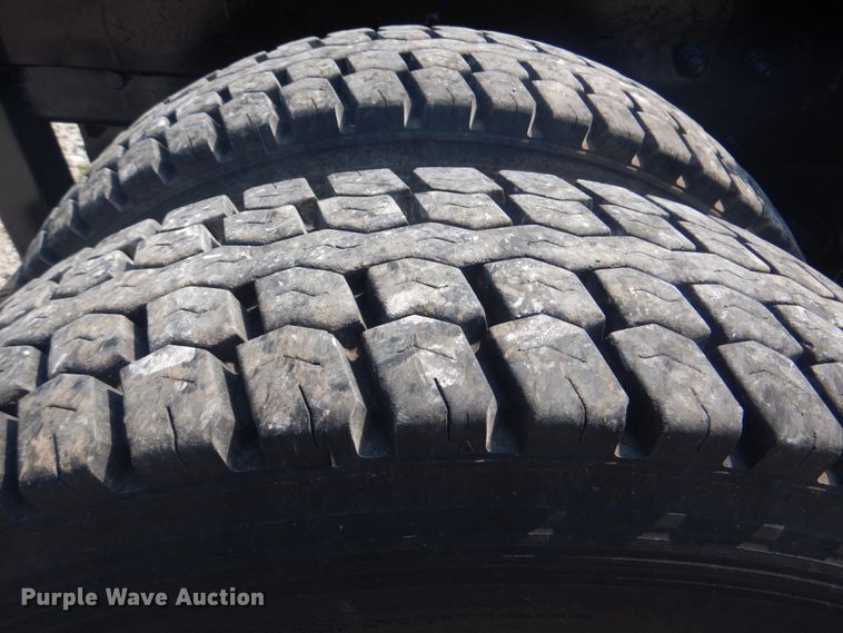 image for item HT9381 1994 Mack RD600  semi truck