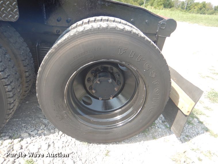 image for item HT9381 1994 Mack RD600  semi truck