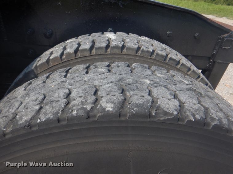 image for item HT9381 1994 Mack RD600  semi truck