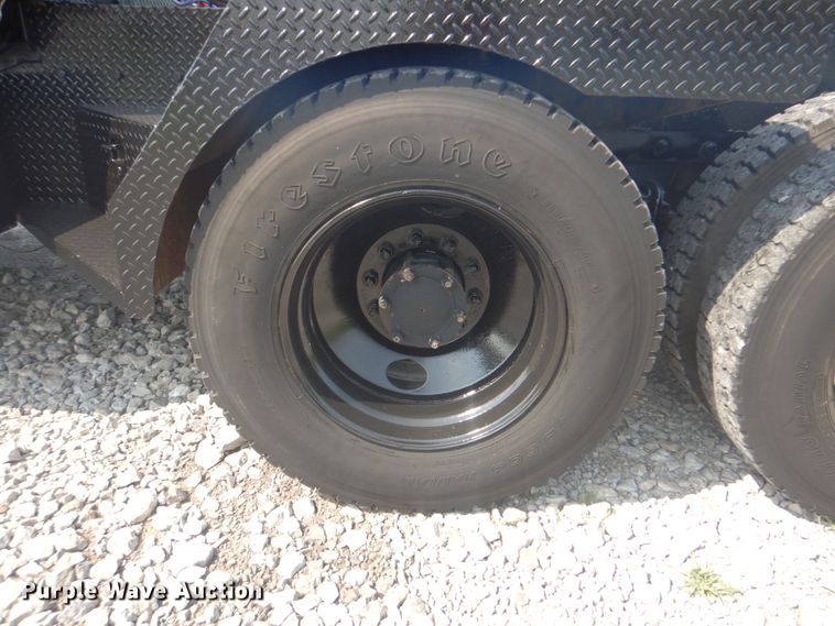 image for item HT9381 1994 Mack RD600  semi truck