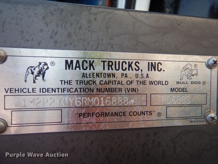 image for item HT9381 1994 Mack RD600  semi truck
