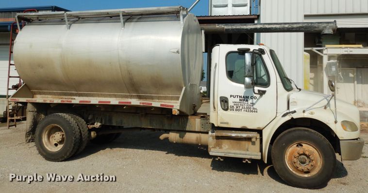 image for item II9676 2007 Freightliner Business Class M2  feed delivery truck