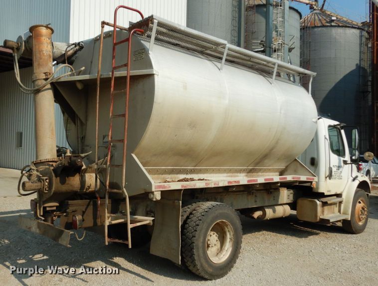 image for item II9676 2007 Freightliner Business Class M2  feed delivery truck