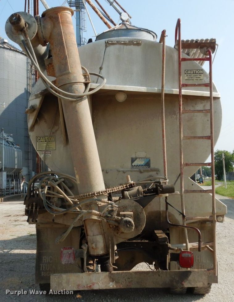 image for item II9676 2007 Freightliner Business Class M2  feed delivery truck