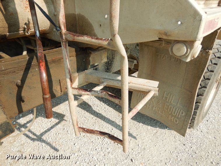 image for item II9676 2007 Freightliner Business Class M2  feed delivery truck