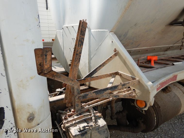 image for item II9676 2007 Freightliner Business Class M2  feed delivery truck