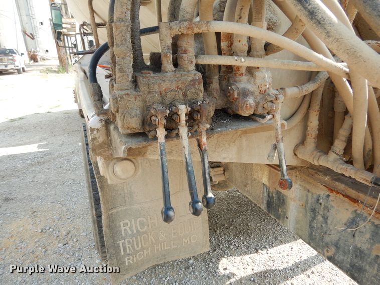 image for item II9676 2007 Freightliner Business Class M2  feed delivery truck