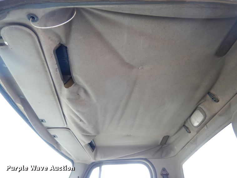 image for item II9676 2007 Freightliner Business Class M2  feed delivery truck