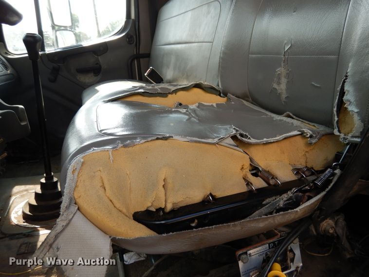 image for item II9676 2007 Freightliner Business Class M2  feed delivery truck