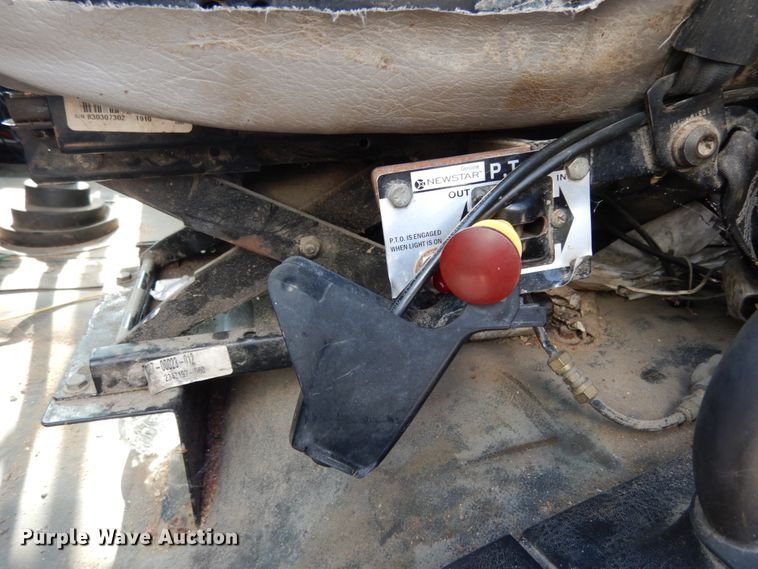 image for item II9676 2007 Freightliner Business Class M2  feed delivery truck