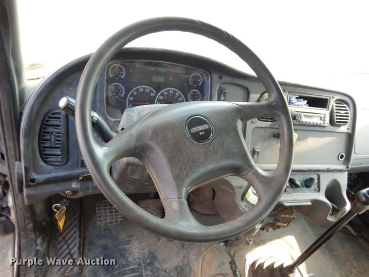 image for item II9676 2007 Freightliner Business Class M2  feed delivery truck