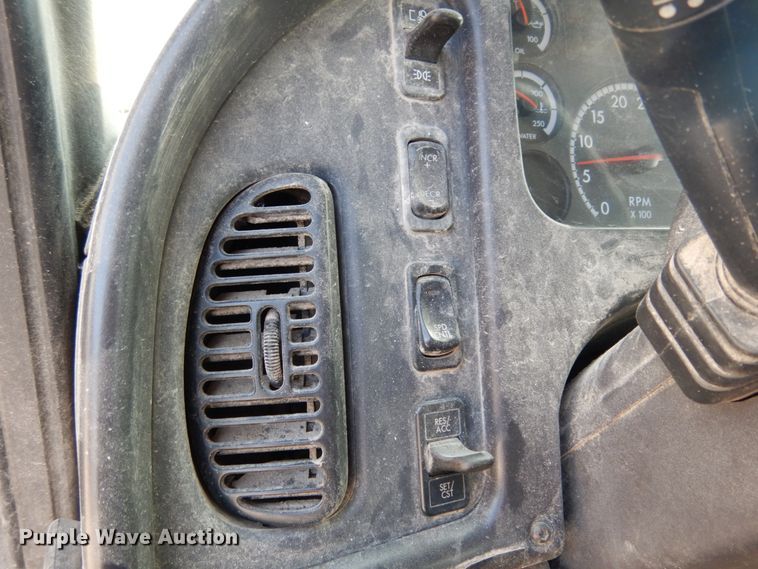 image for item II9676 2007 Freightliner Business Class M2  feed delivery truck