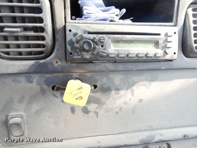 image for item II9676 2007 Freightliner Business Class M2  feed delivery truck