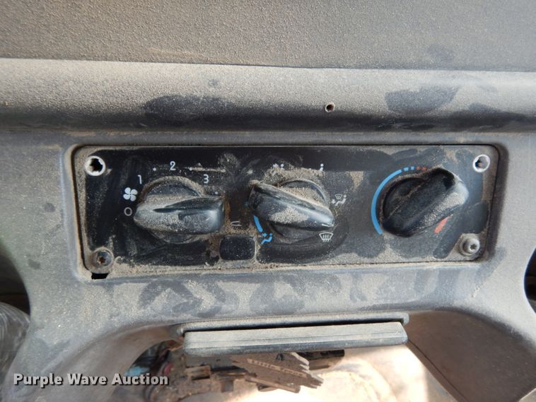 image for item II9676 2007 Freightliner Business Class M2  feed delivery truck