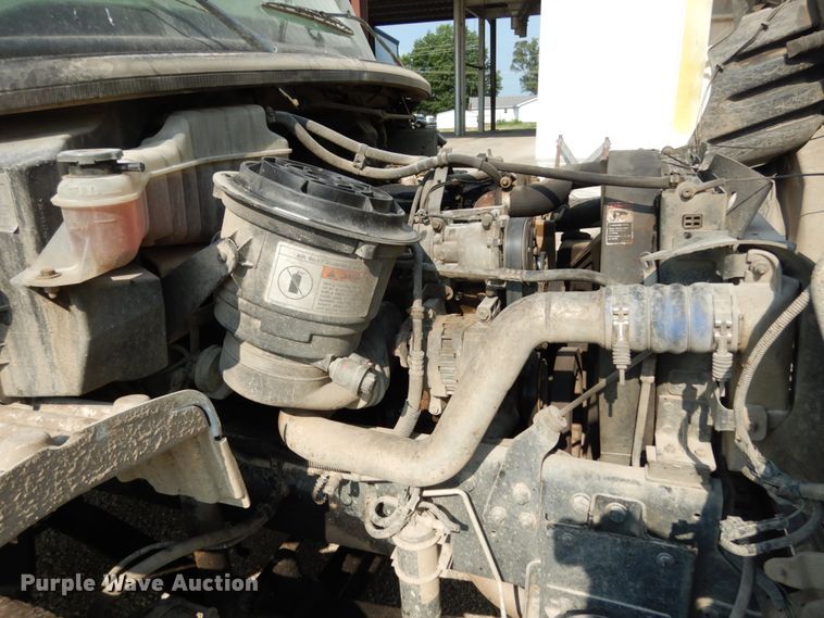 image for item II9676 2007 Freightliner Business Class M2  feed delivery truck