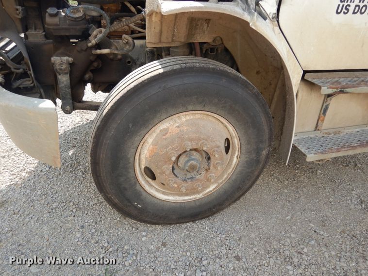 image for item II9676 2007 Freightliner Business Class M2  feed delivery truck