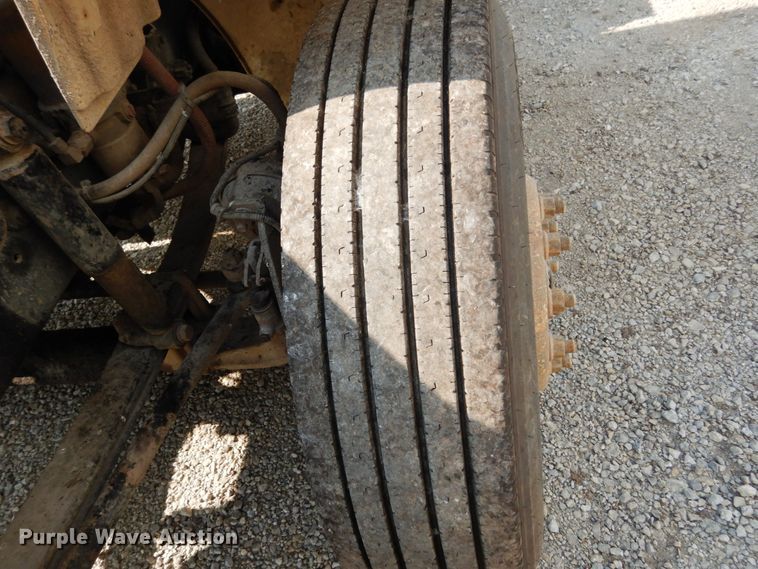 image for item II9676 2007 Freightliner Business Class M2  feed delivery truck