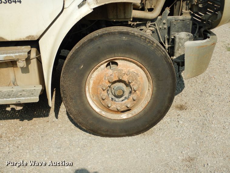 image for item II9676 2007 Freightliner Business Class M2  feed delivery truck