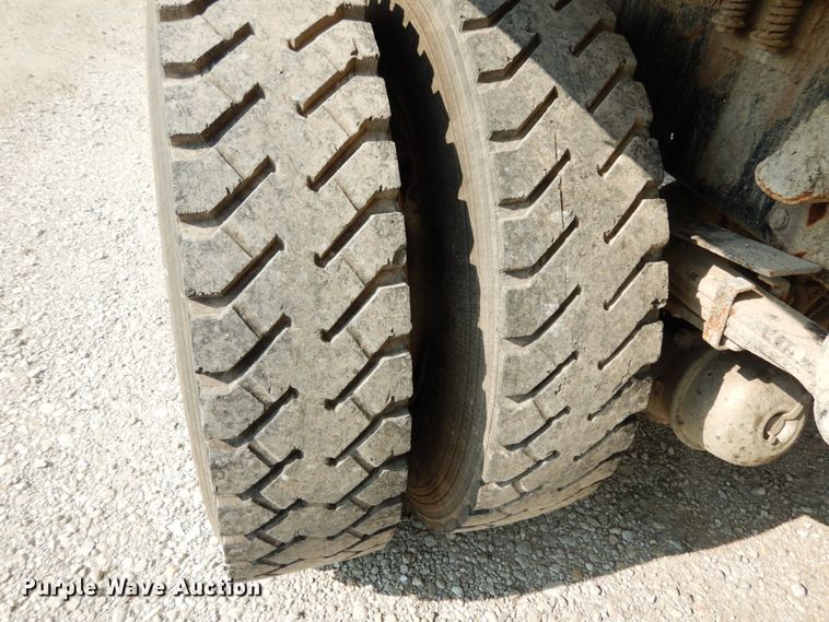 image for item II9676 2007 Freightliner Business Class M2  feed delivery truck