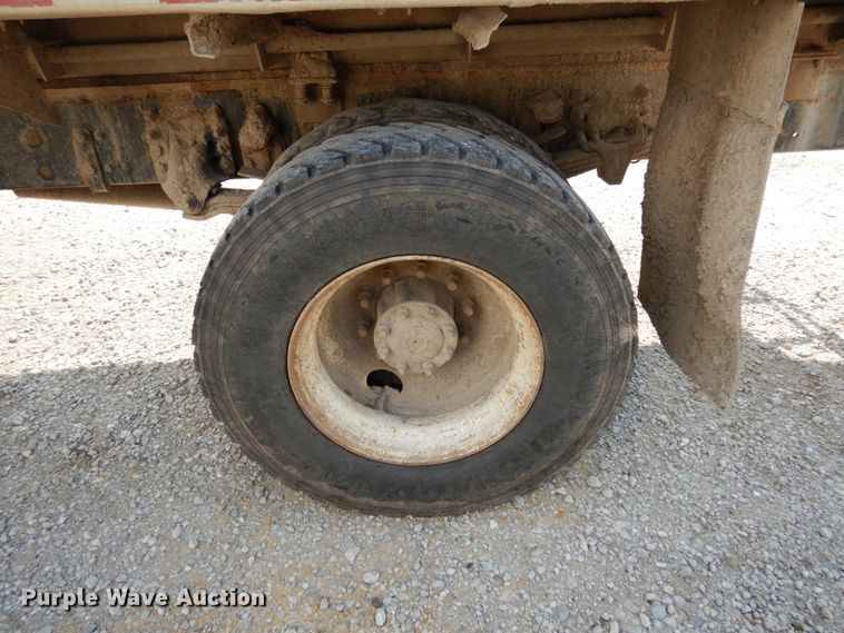 image for item II9676 2007 Freightliner Business Class M2  feed delivery truck