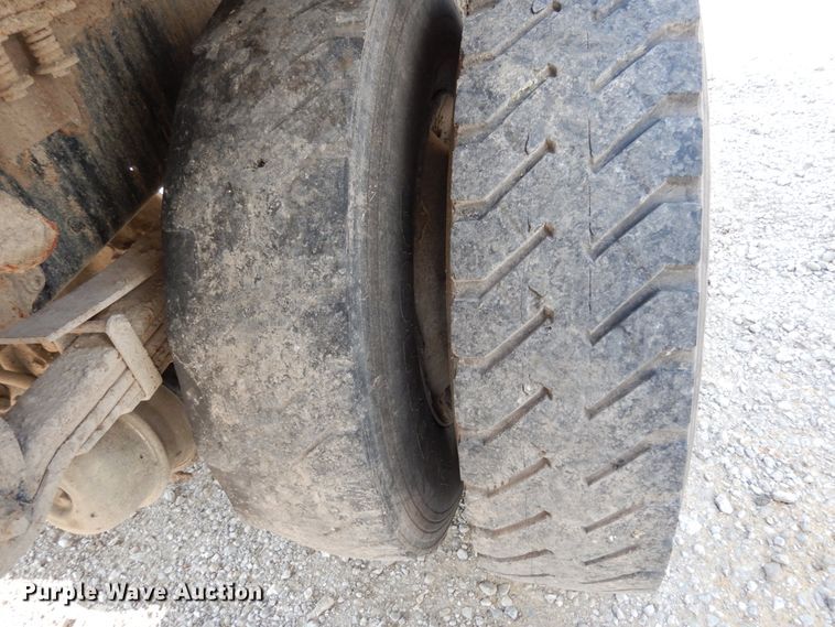 image for item II9676 2007 Freightliner Business Class M2  feed delivery truck