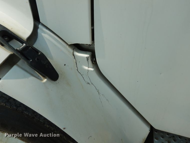 image for item II9677 2006 Freightliner Business Class M2  truck cab and chassis