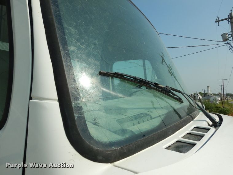 image for item II9677 2006 Freightliner Business Class M2  truck cab and chassis