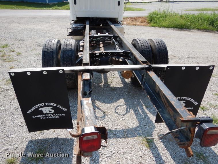 image for item II9677 2006 Freightliner Business Class M2  truck cab and chassis