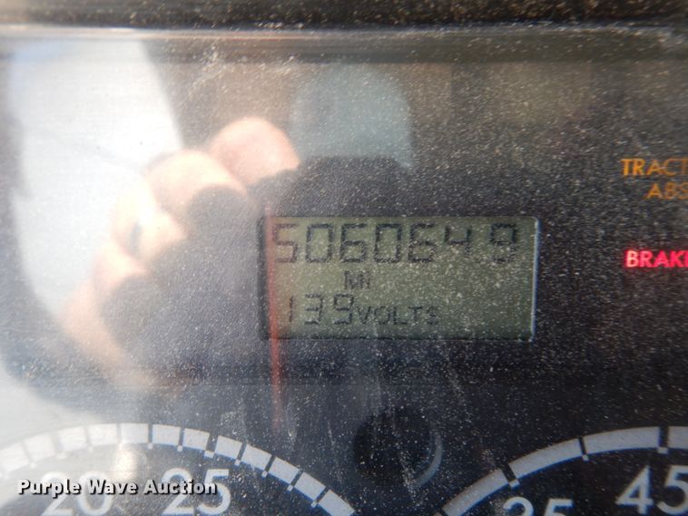 image for item II9677 2006 Freightliner Business Class M2  truck cab and chassis