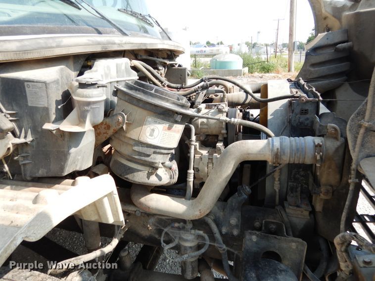 image for item II9677 2006 Freightliner Business Class M2  truck cab and chassis