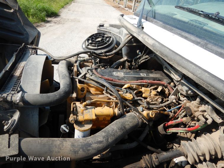 image for item II9677 2006 Freightliner Business Class M2  truck cab and chassis