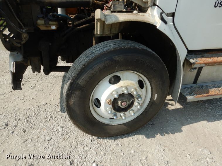 image for item II9677 2006 Freightliner Business Class M2  truck cab and chassis