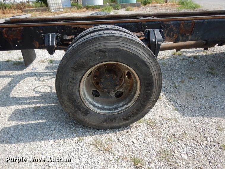 image for item II9677 2006 Freightliner Business Class M2  truck cab and chassis