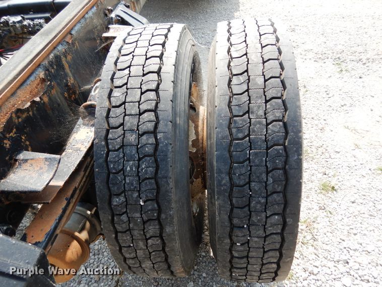 image for item II9677 2006 Freightliner Business Class M2  truck cab and chassis