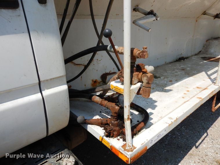 image for item II9679 1998 GMC C7500  feed delivery truck