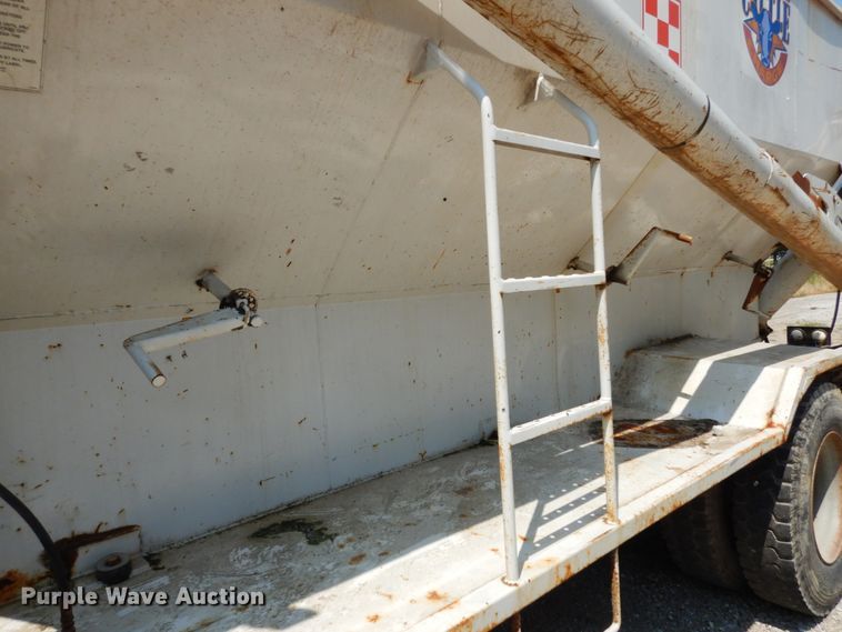 image for item II9679 1998 GMC C7500  feed delivery truck