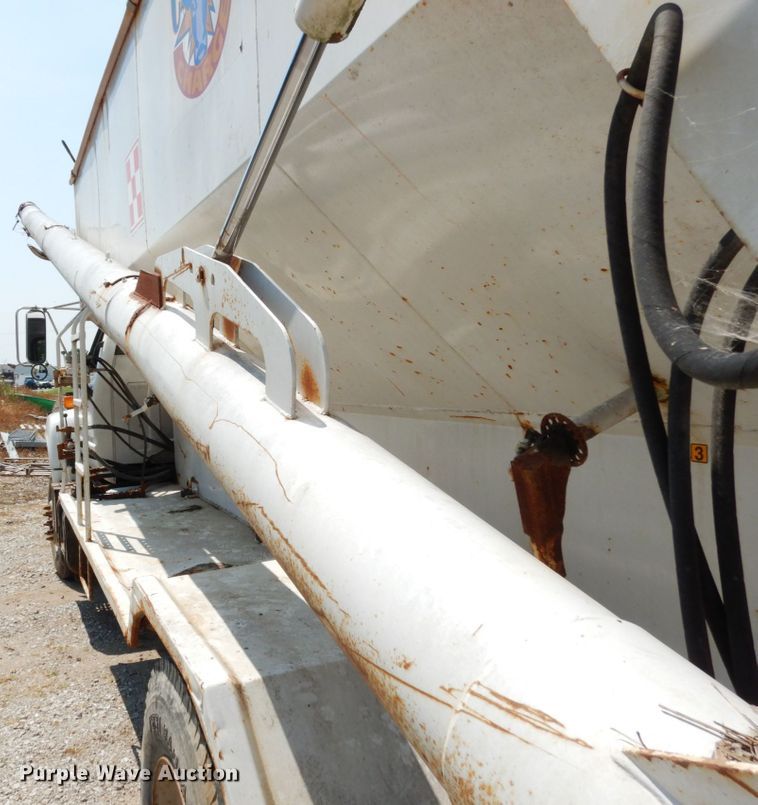 image for item II9679 1998 GMC C7500  feed delivery truck