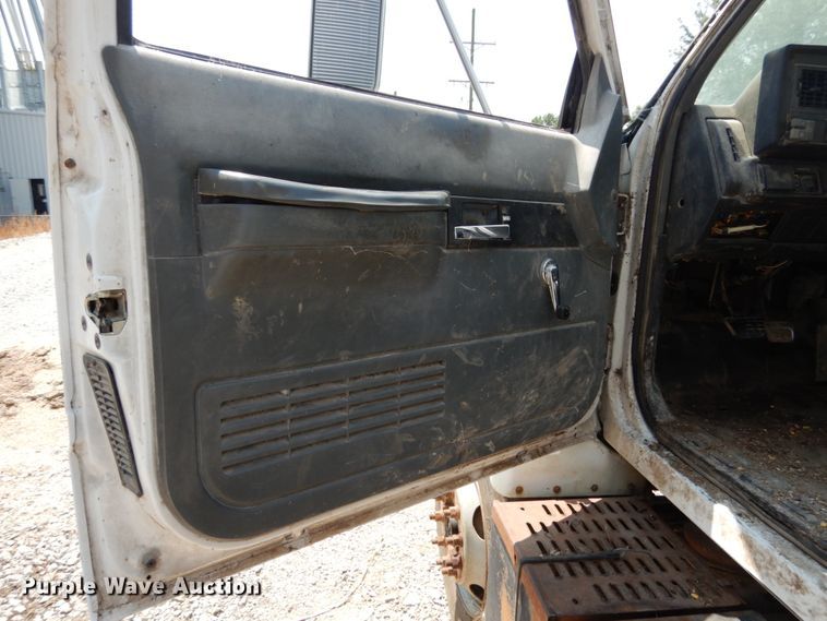 image for item II9679 1998 GMC C7500  feed delivery truck