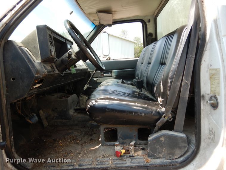 image for item II9679 1998 GMC C7500  feed delivery truck