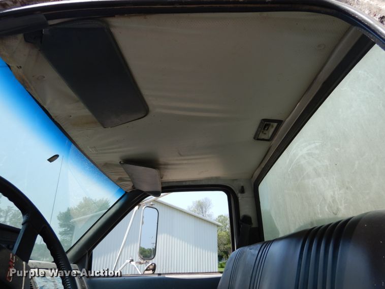 image for item II9679 1998 GMC C7500  feed delivery truck