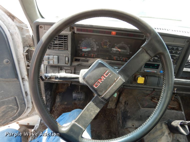 image for item II9679 1998 GMC C7500  feed delivery truck