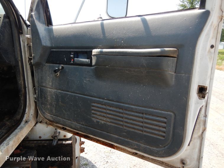 image for item II9679 1998 GMC C7500  feed delivery truck