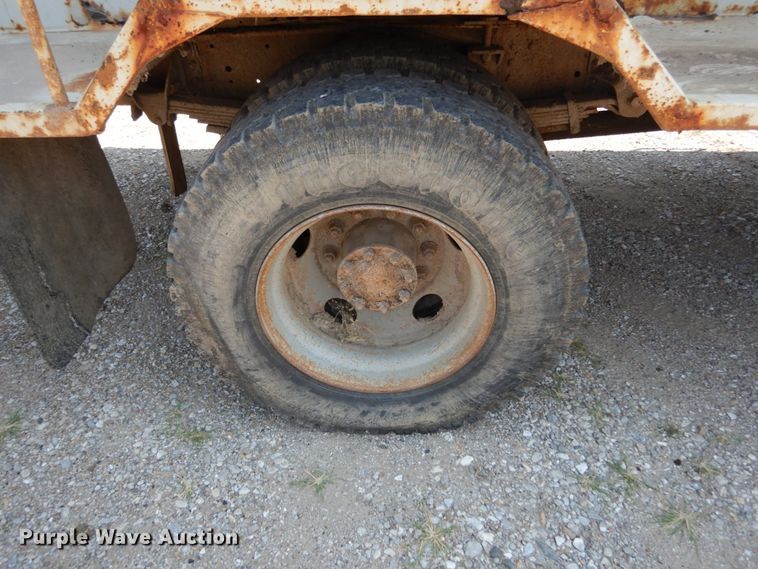 image for item II9679 1998 GMC C7500  feed delivery truck