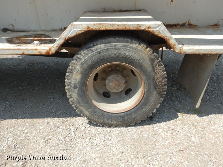 image for item II9679 1998 GMC C7500  feed delivery truck