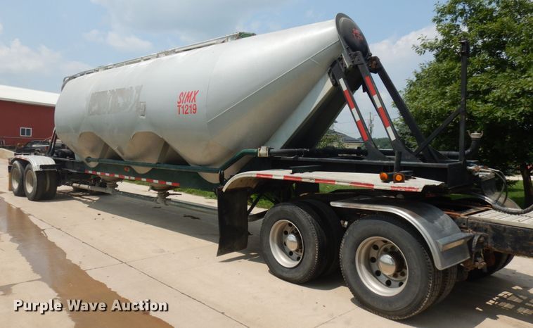 image for item IL9894 1996 Fruehauf  pneumatic dry bulk trailer