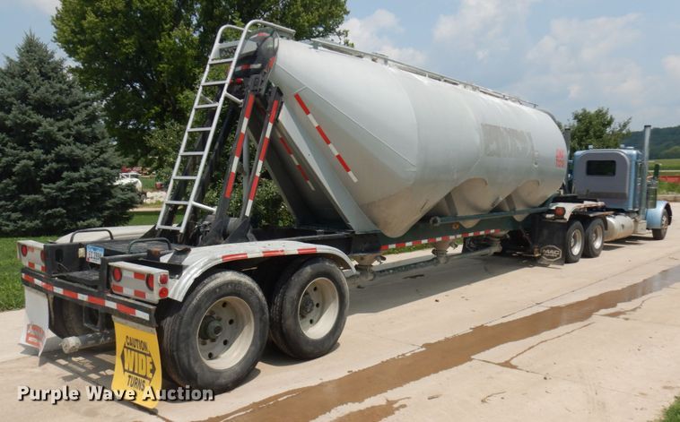 image for item IL9894 1996 Fruehauf  pneumatic dry bulk trailer