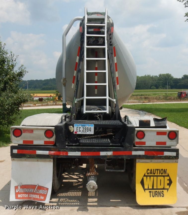 image for item IL9894 1996 Fruehauf  pneumatic dry bulk trailer