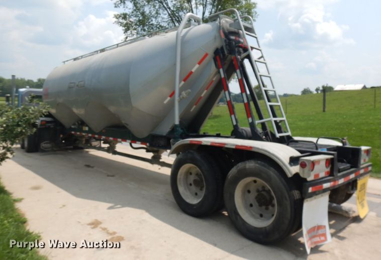image for item IL9894 1996 Fruehauf  pneumatic dry bulk trailer